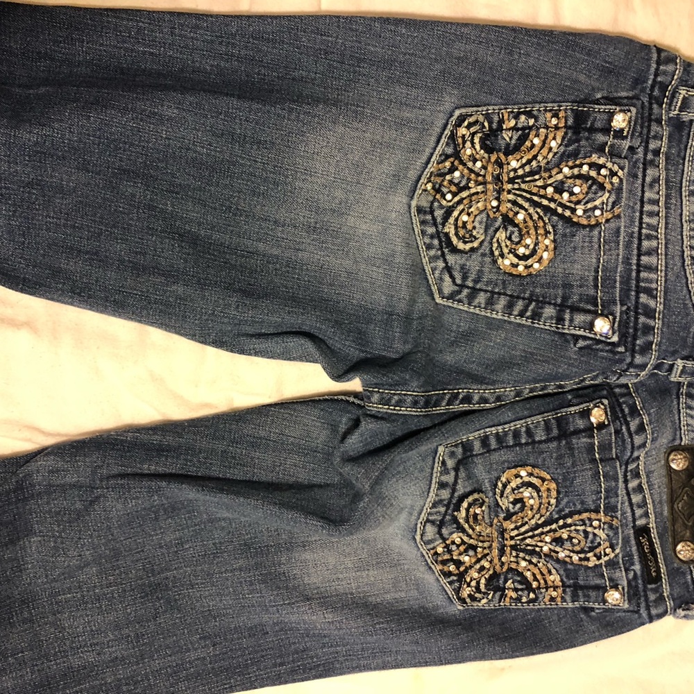 Two pairs of size 28 miss me,barely wore, Asking  55 for the set of two.